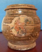 最早的斗彩瓷器：衡山窑粉地彩釉绘鸟罐